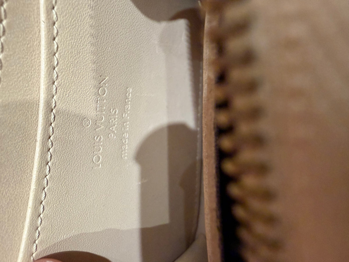 Portefeuille Louis Vuitton beige en cuir vernis 09/10