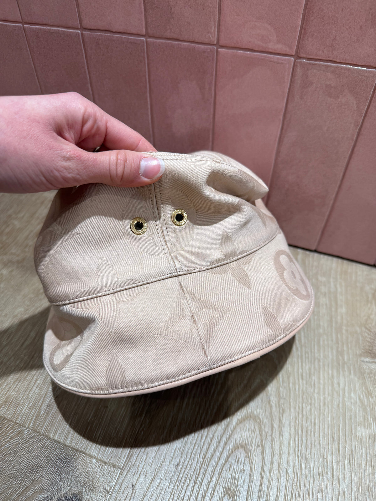 Chapeau sceau Louis Vuitton réversible