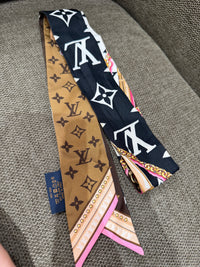 Foulard monogramme rose et marron Louis Vuitton 20/09