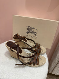 Sandales Burberry T.40 cuir 08/07