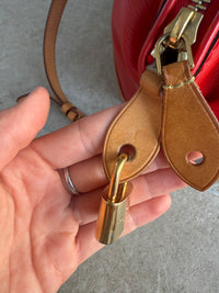 Louis Vuitton cuir Épi rouge doc MM