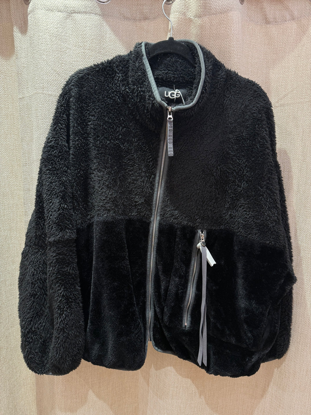 UGG Polaire Grise/ Noire T.L