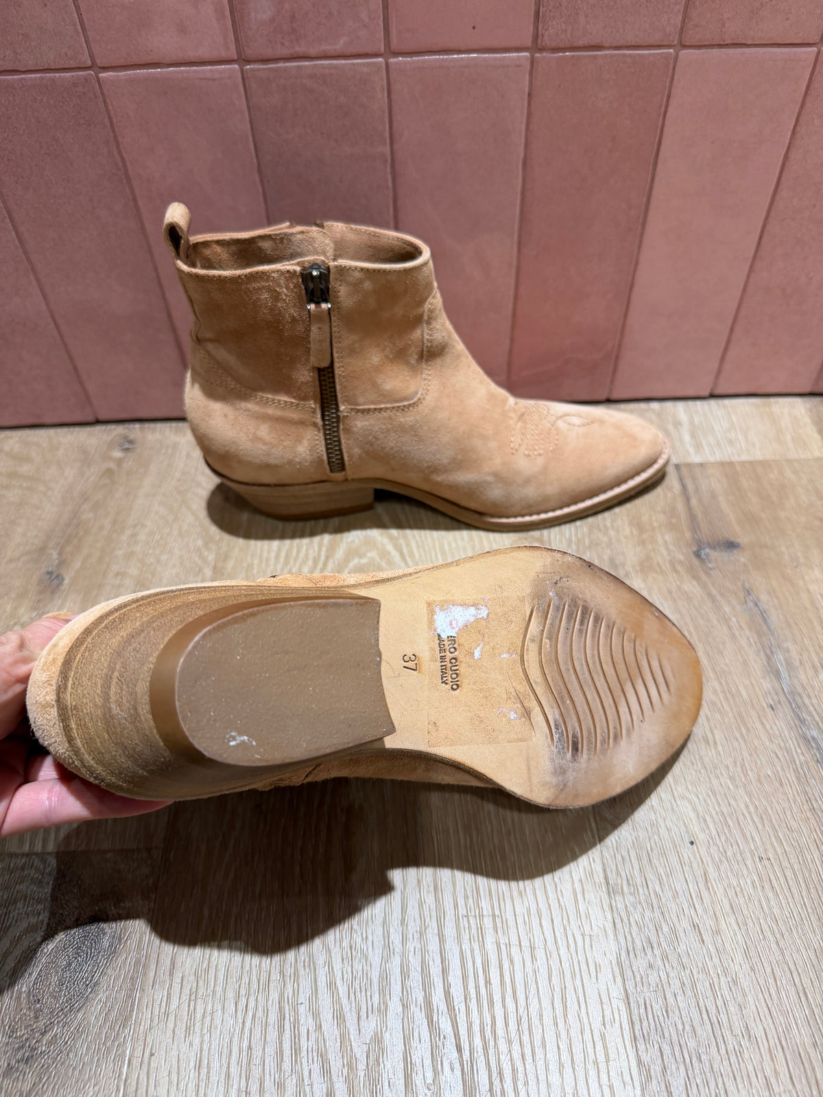 Bottines beiges en daim Hardrige T.37 16/10