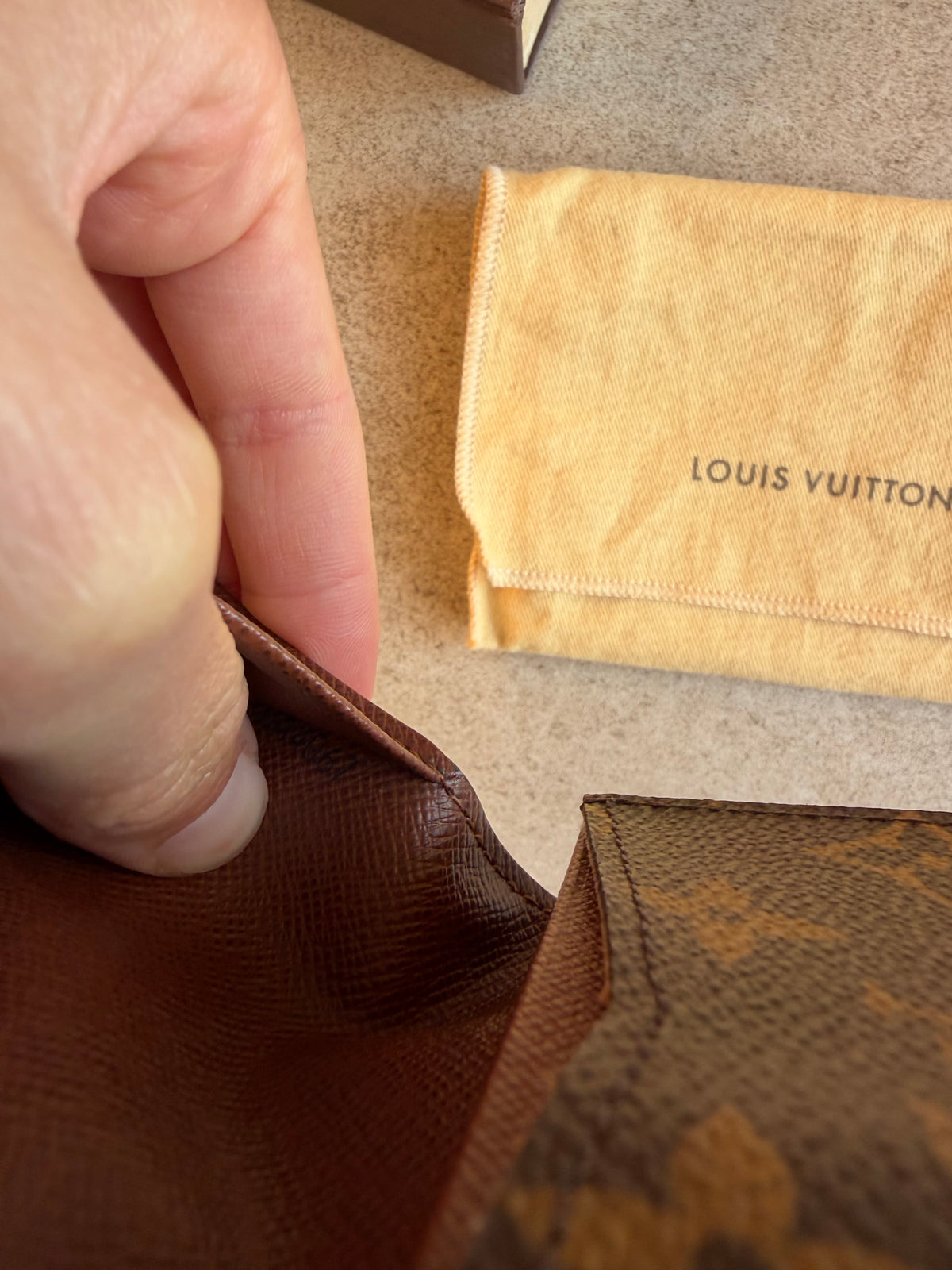 Porte-cartes Louis Vuitton 13/08