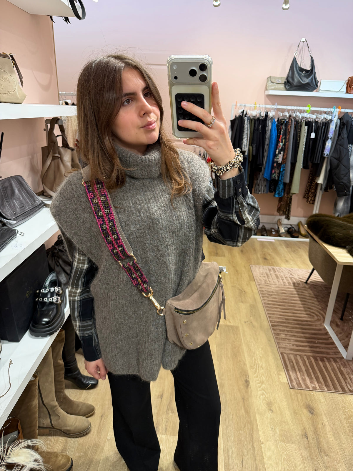 Sac taupe en daim Isabelle Farrugia 16/10