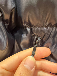 Doudoune noire à inscription Moncler – XS (taille grand) 19/10