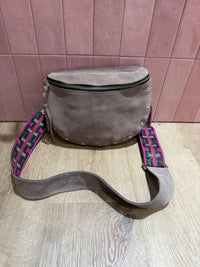 Sac taupe en daim Isabelle Farrugia 16/10