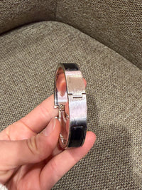 Bracelet noir Clic Hermès, finition argentée 19/10