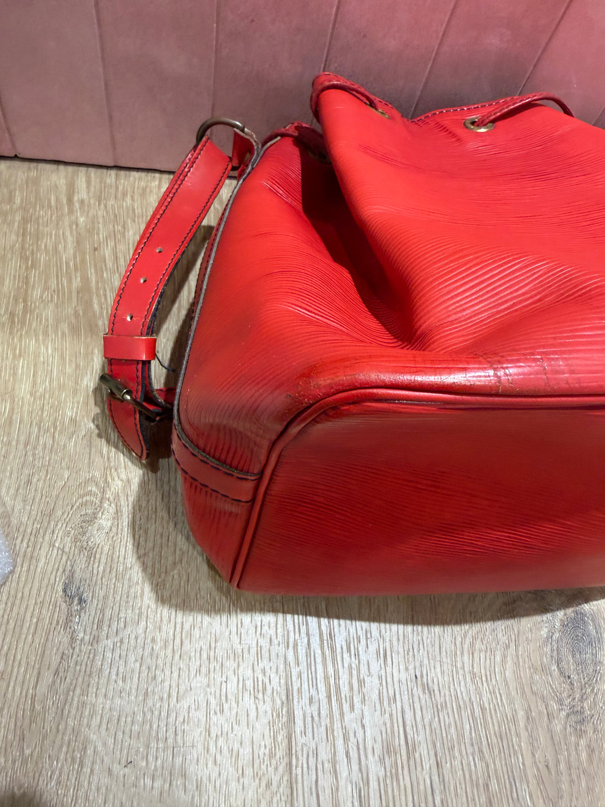 sac noé Louis vuitton cuir epi rouge PM 28/08