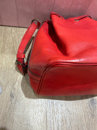 sac noé Louis vuitton cuir epi rouge PM 28/08