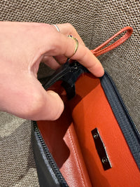 Pochette noir orange Longchamp cuir