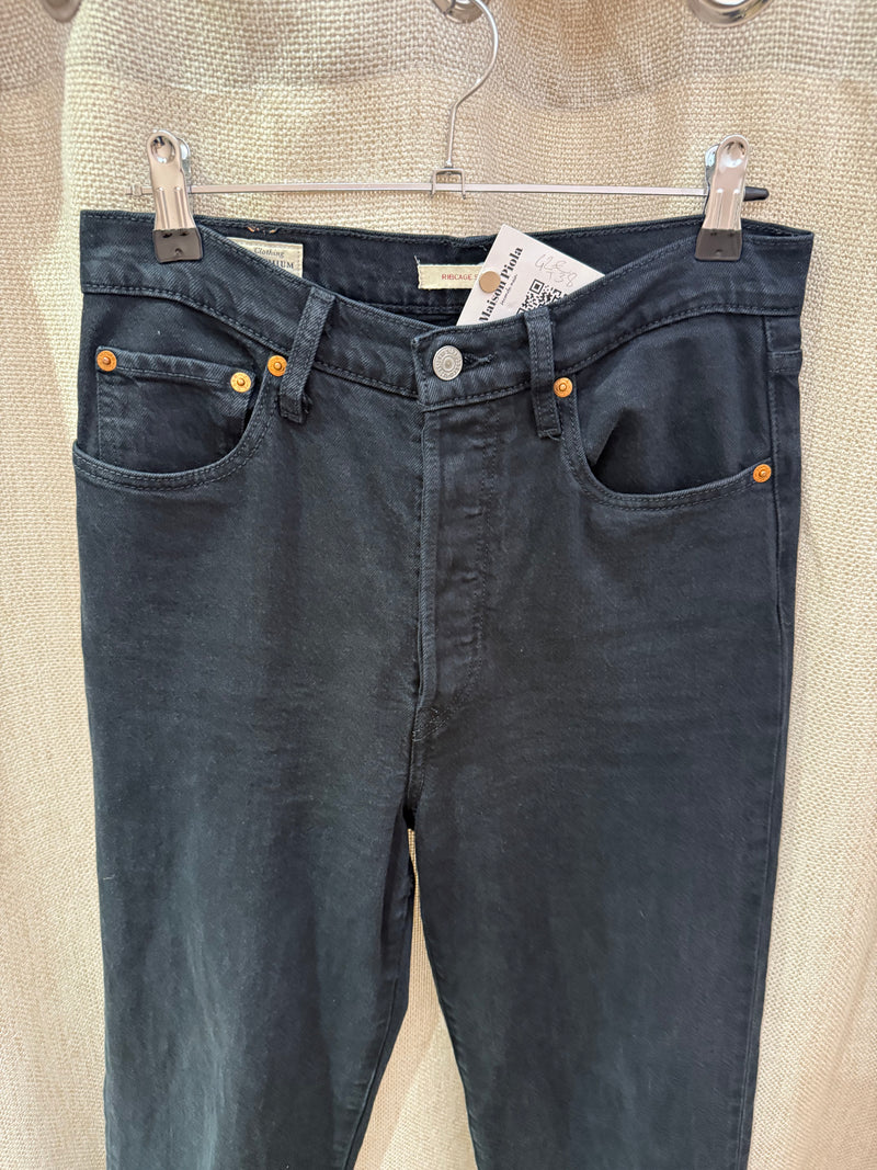Jean noir levi’s taille 38