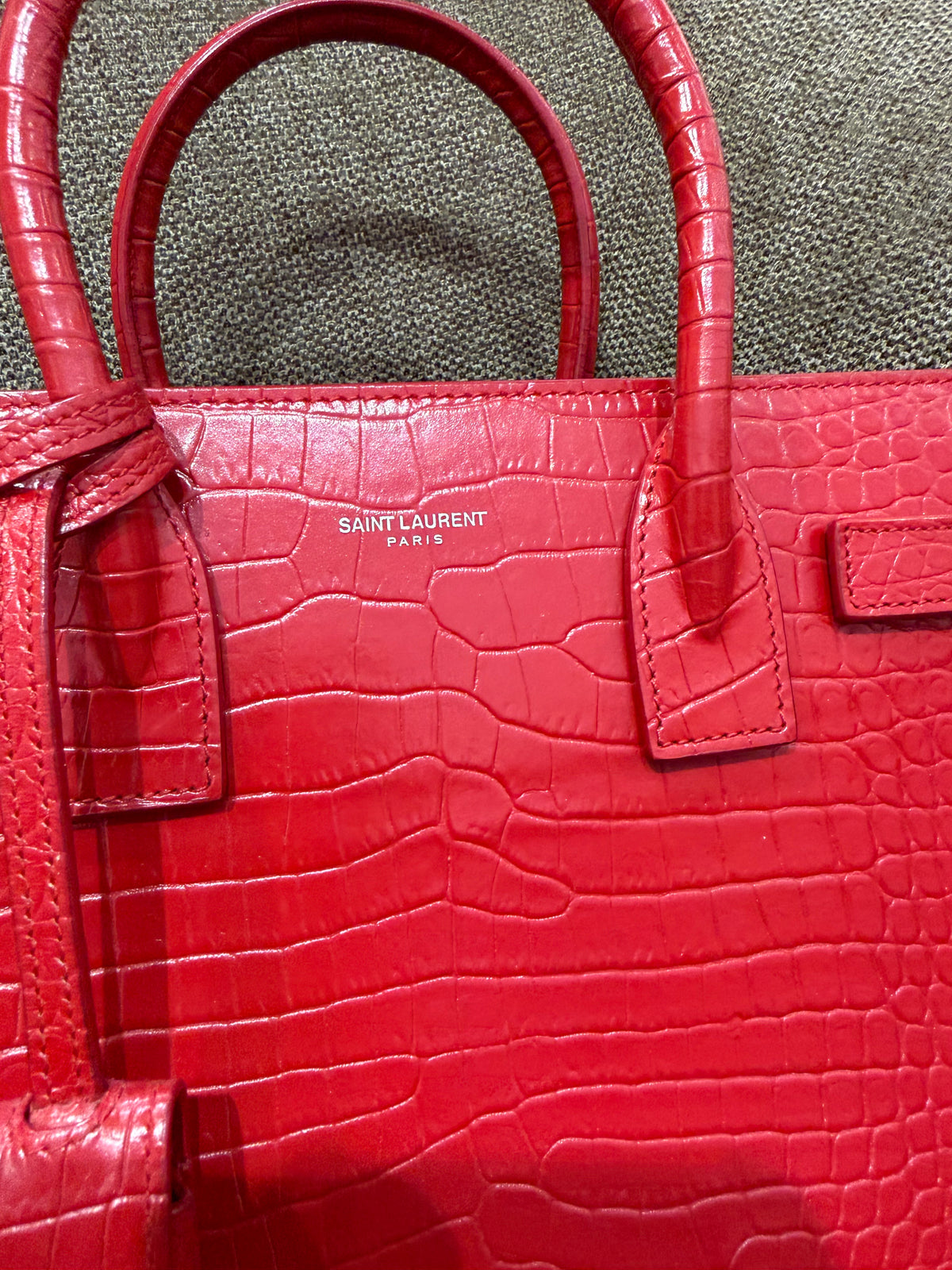 Sac de jour rouge Saint Laurent 09/09