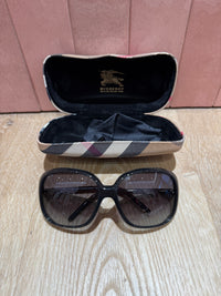 Lunettes de soleil rondes noires Burberry + étui