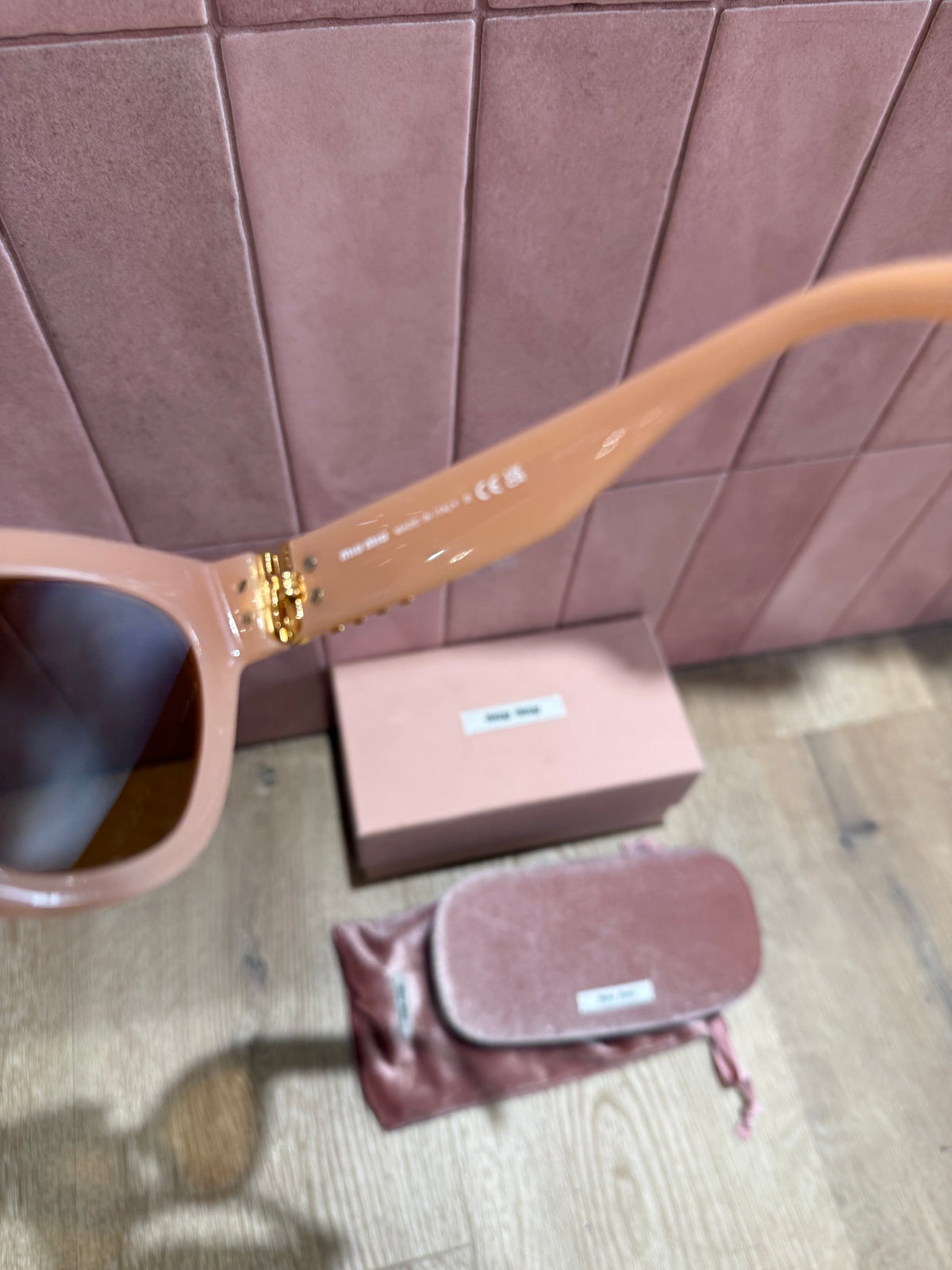 Lunettes de soleil miumiu