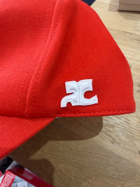 Casquette rouge Courrèges 17/09
