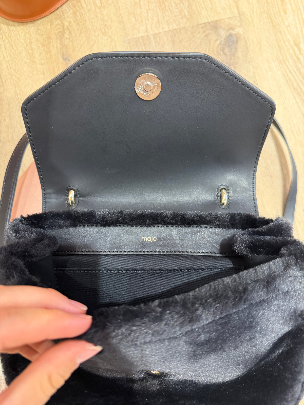 Sac noir effet moumoute Maje 28/08