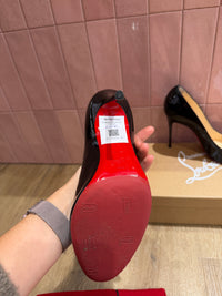 Escarpins noirs brillants Louboutin T.40