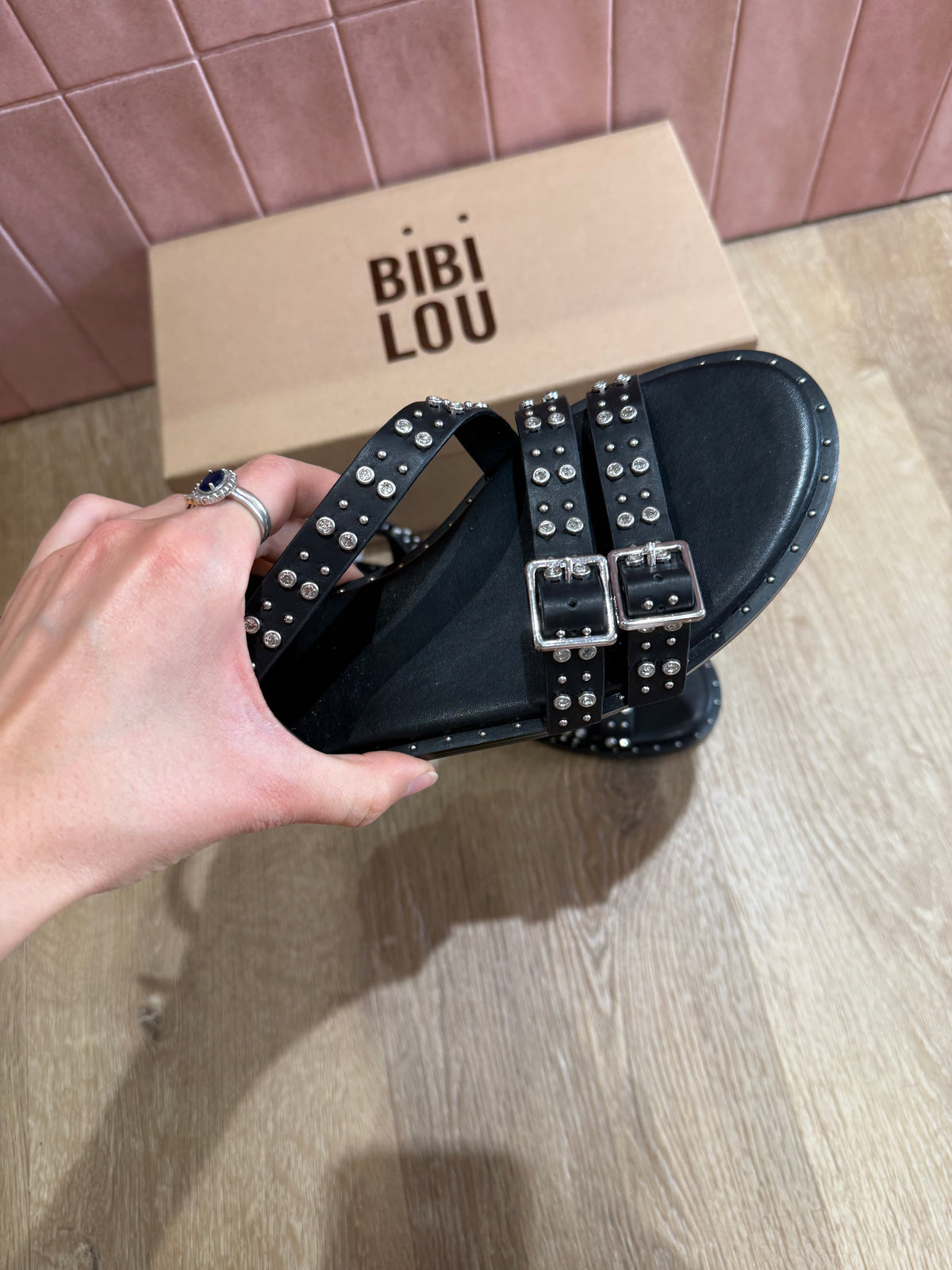 Bibi Lou Sandales noires neuves à clous T.39 06/06