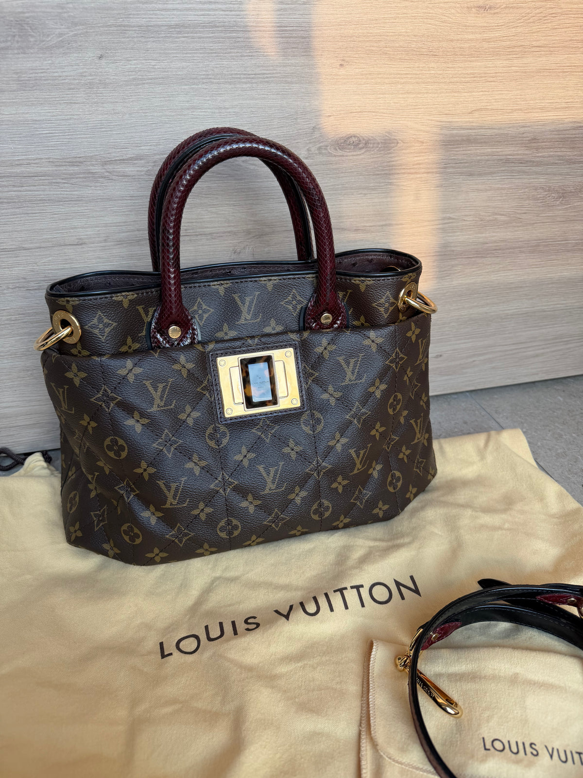 Sac Louis Vuitton en python et cuir d’autruche 15/08