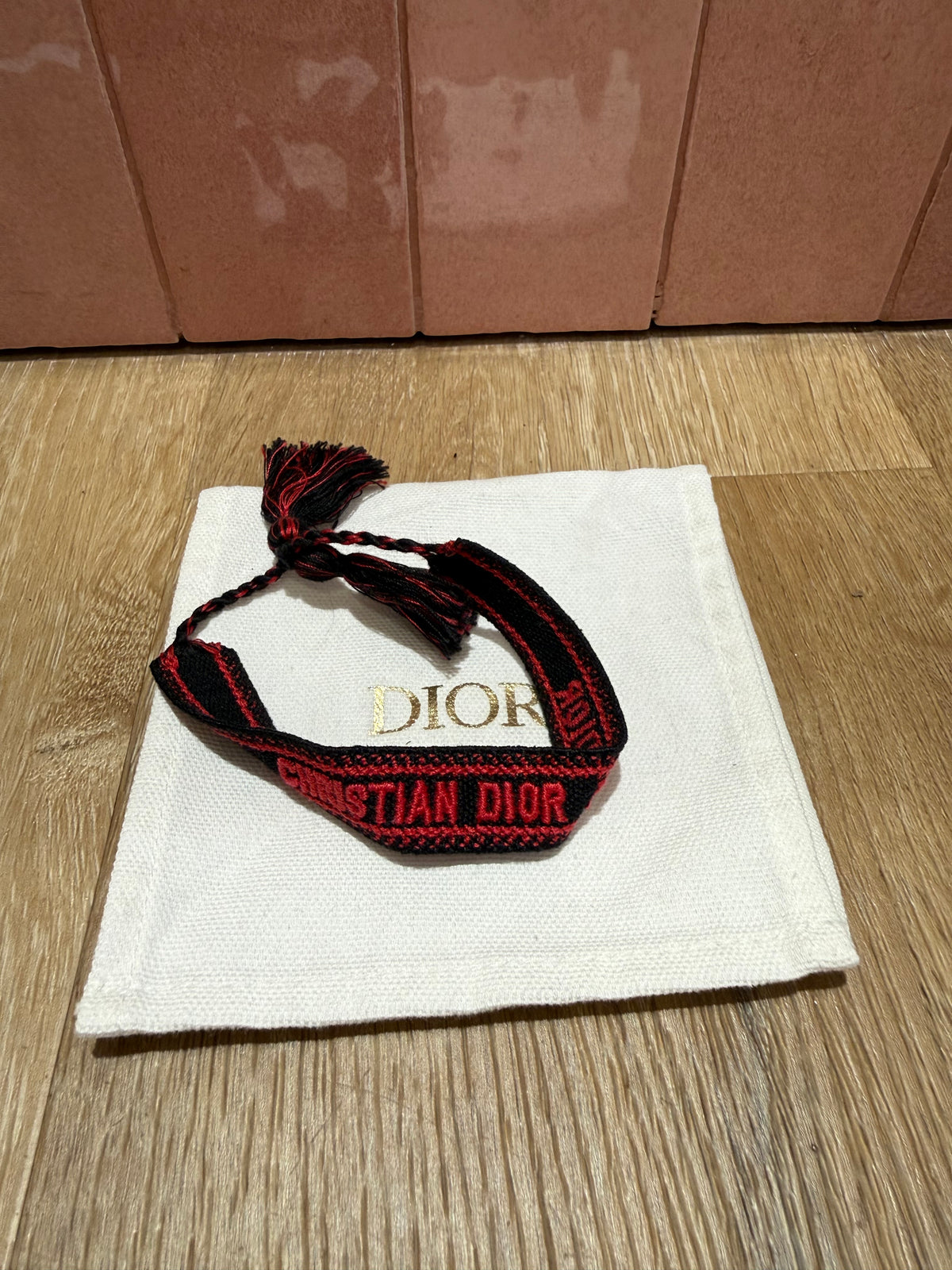 Bracelet rouge Dior 01/06