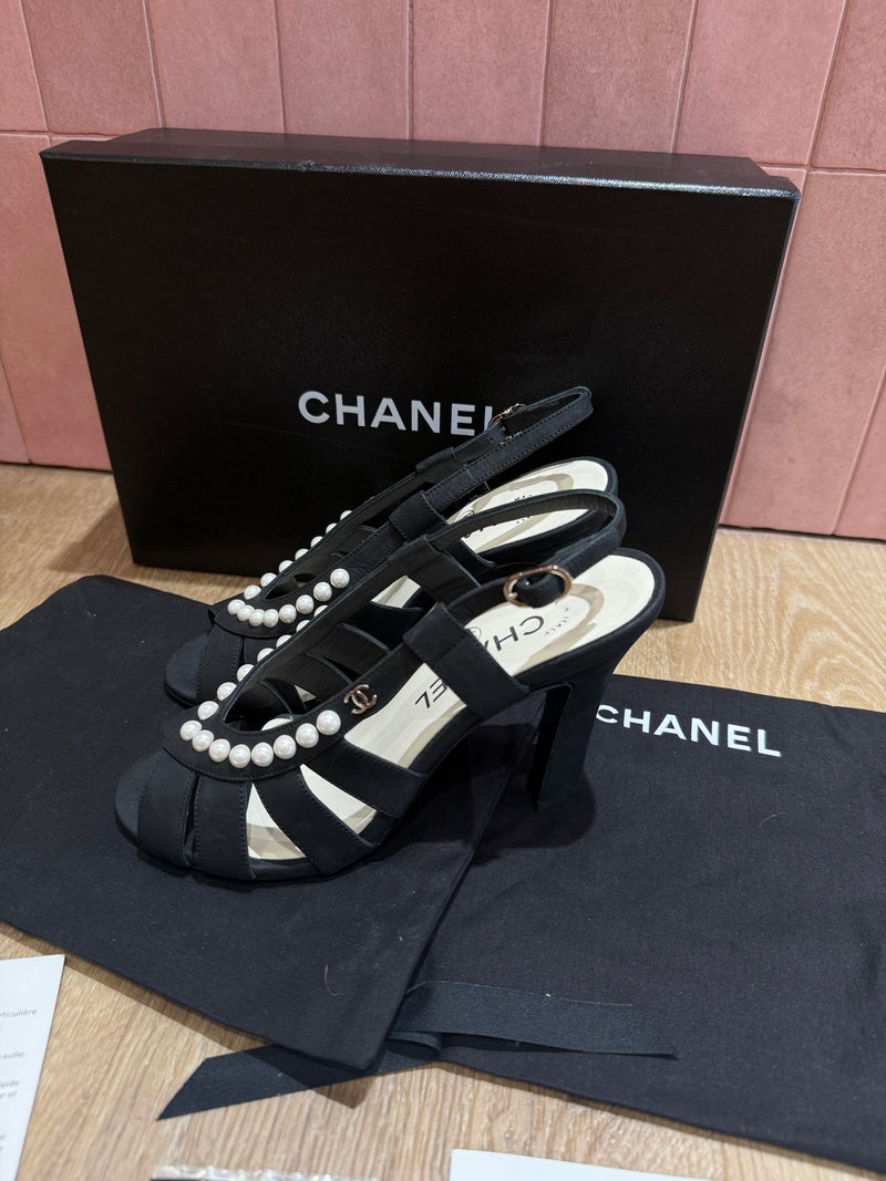 Chaussures Chanel T.36 neuves 02/06