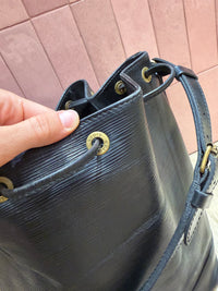Sac Noé Louis Vuitton cuir épi noir 07/08