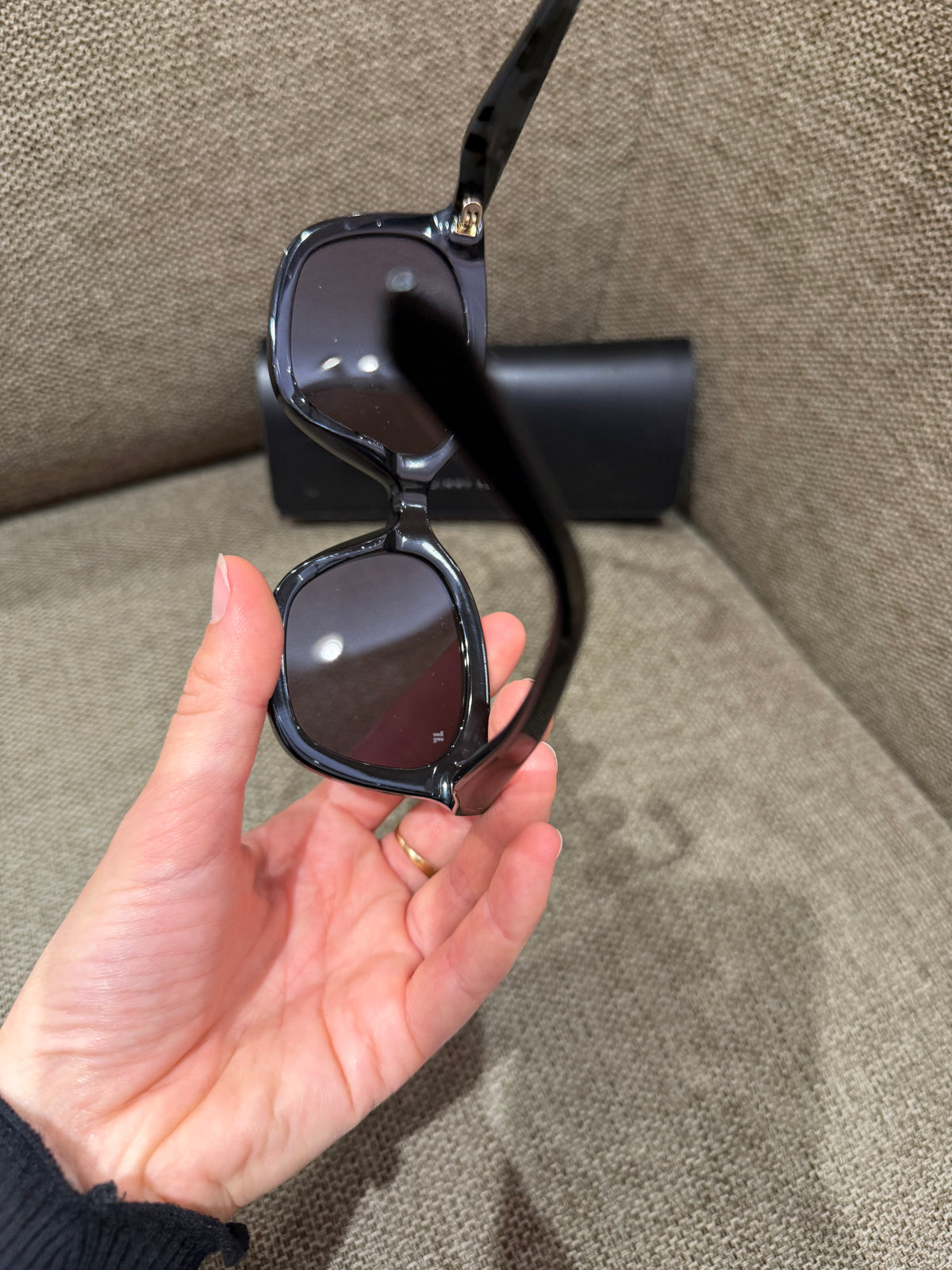 Lunettes noires — Jimmy Fairly 21/10