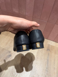Ballerines noires Chanel, détail logo - T.36 13/09