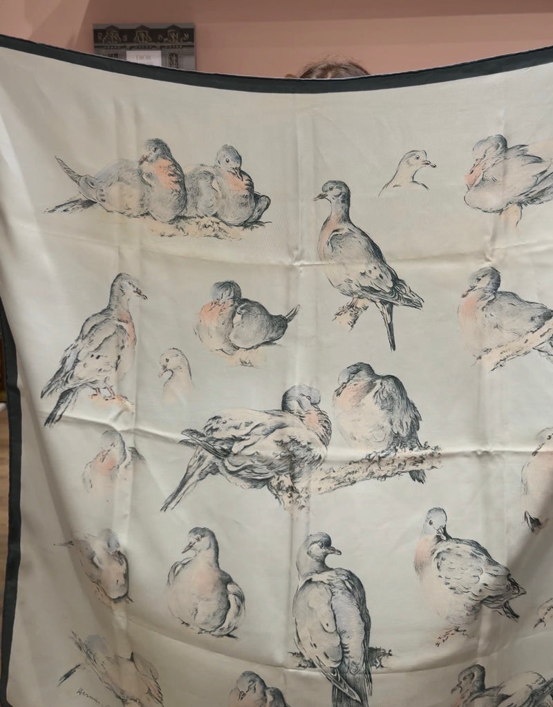 Hermès Foulard en soie avec boîte 28/07