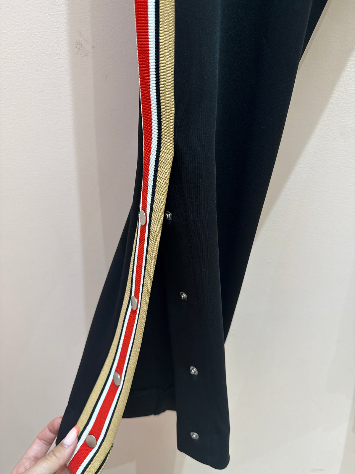 Pantalon noir Maje bandes rouges - noir, bandes rouges - T.S