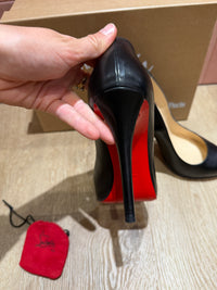 Escarpins noirs Louboutin T.37 29/09