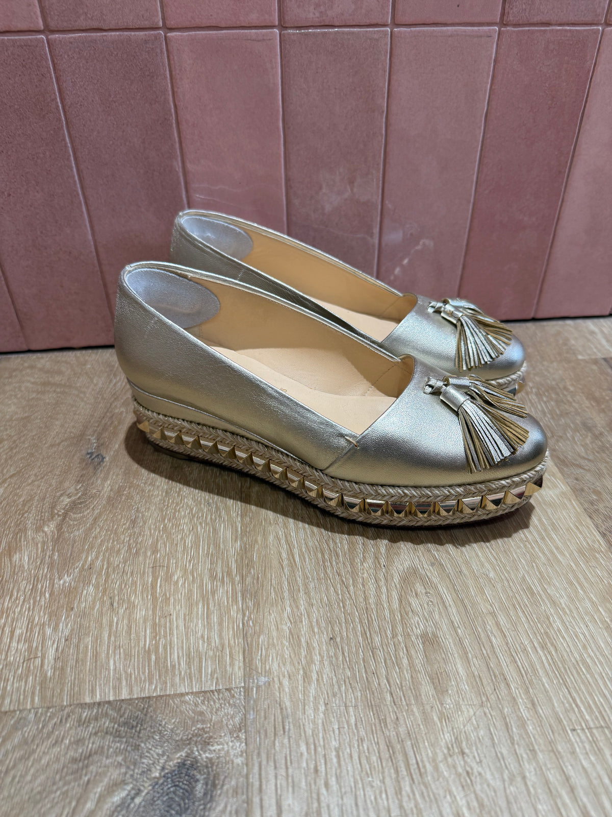 Chaussures doré louboutin T.35 05/06