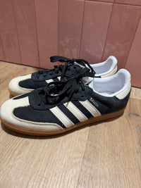 Baskets noires et beiges Adidas Samba T.40 14/10