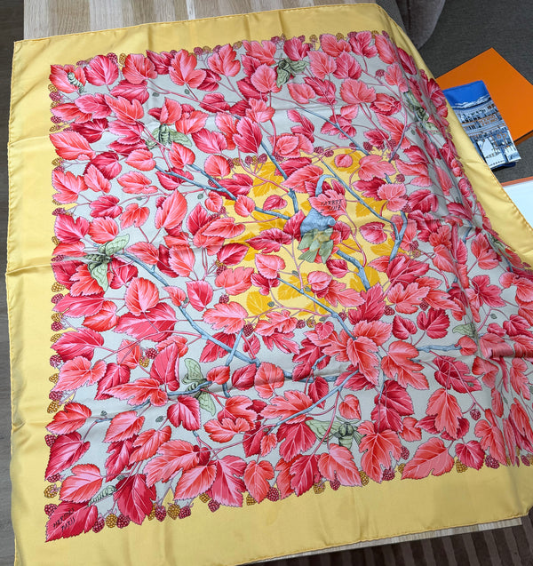 Foulard jaune l’arbre de soie Hermès 15/10