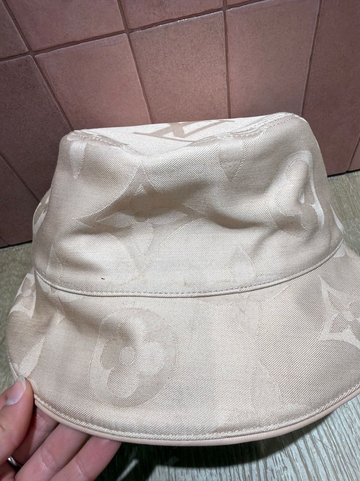 Chapeau sceau Louis Vuitton réversible