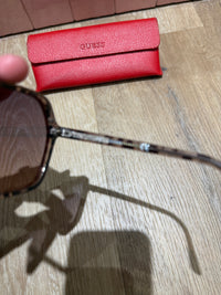 Lunettes de soleil Guess