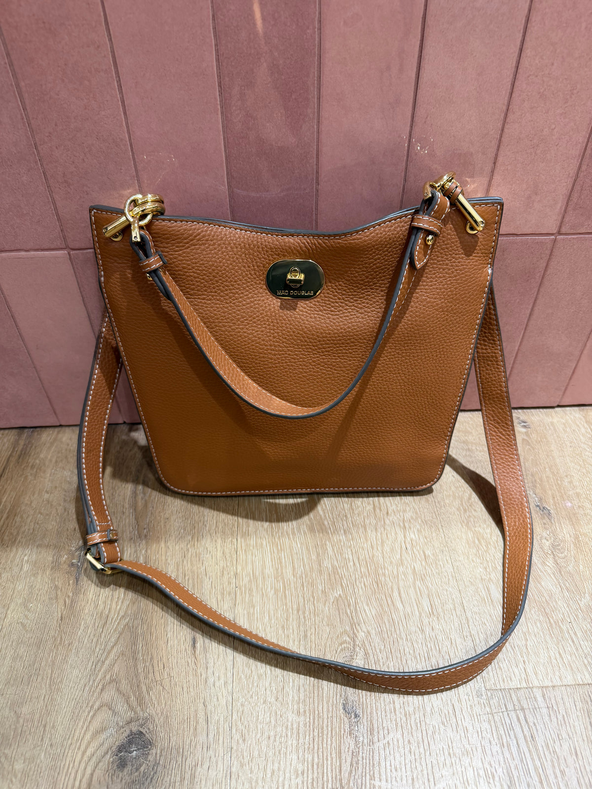Sac bandoulière marron, détails dorés Mac Douglas 23/10