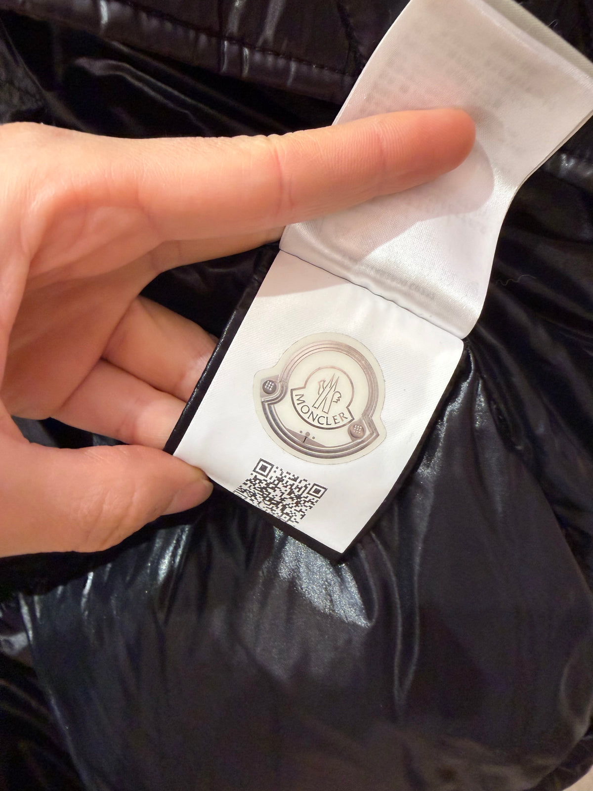 Doudoune noire à inscription Moncler – XS (taille grand) 19/10