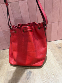sac noé Louis vuitton cuir epi rouge PM 28/08