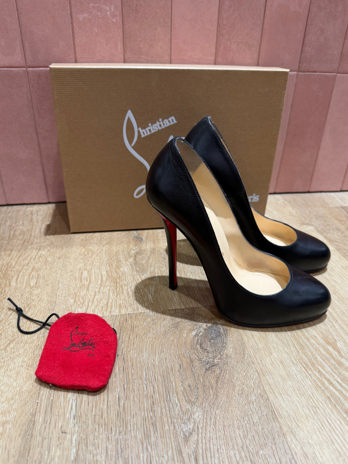 Escarpins noirs Louboutin T.37 29/09