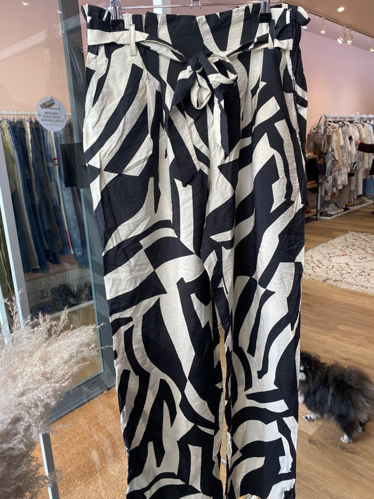 Pantalon Vila T.40