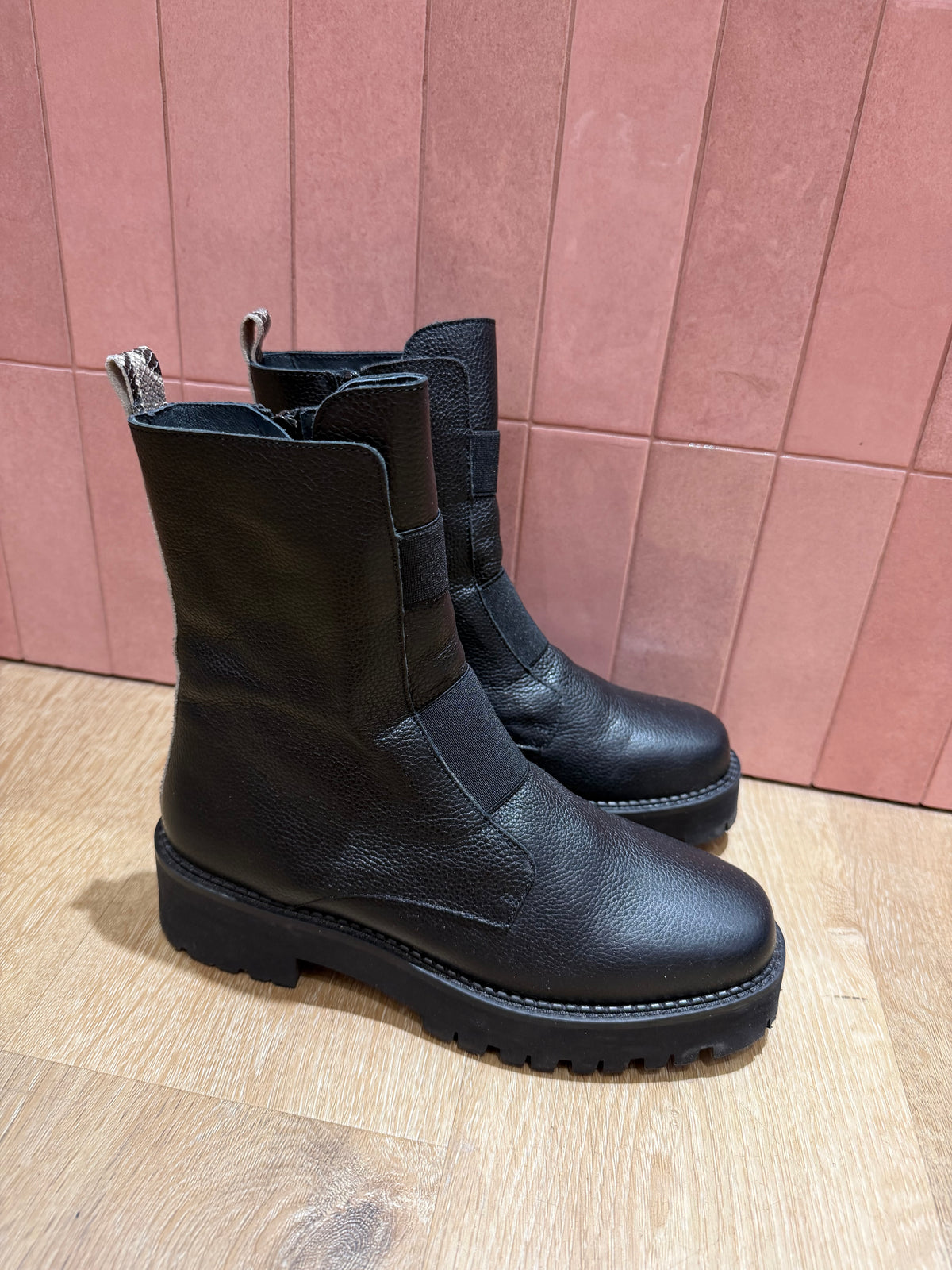 Bottines noires « Requins » T.40 14/10