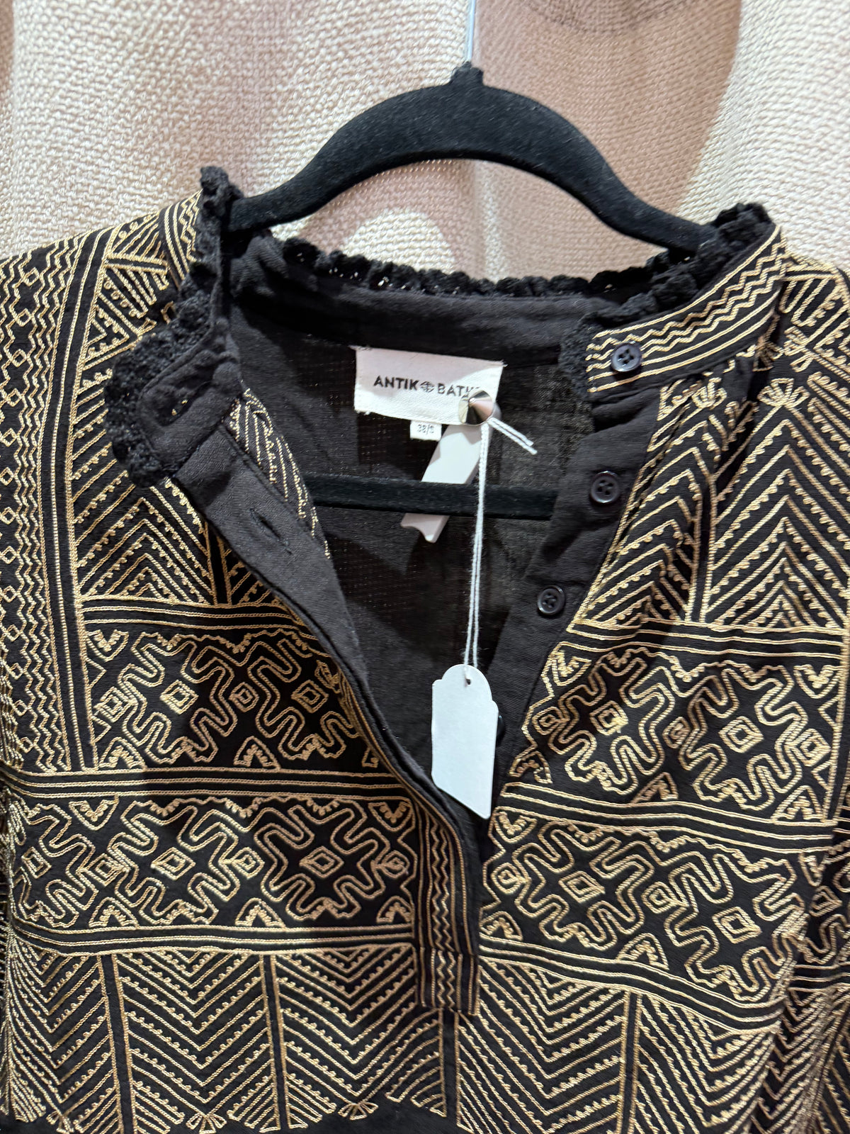 Blouse noire broderie beige Antik batik T.M 12/10