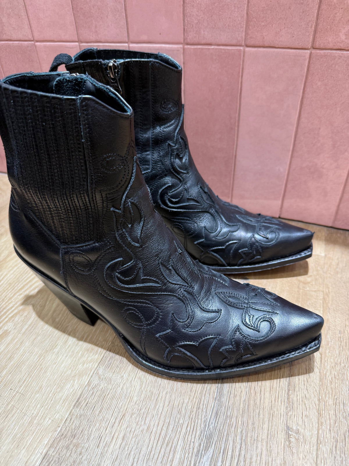Bottines Noir cuir Sendra T.39