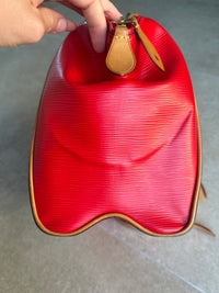 Louis Vuitton cuir Épi rouge doc MM