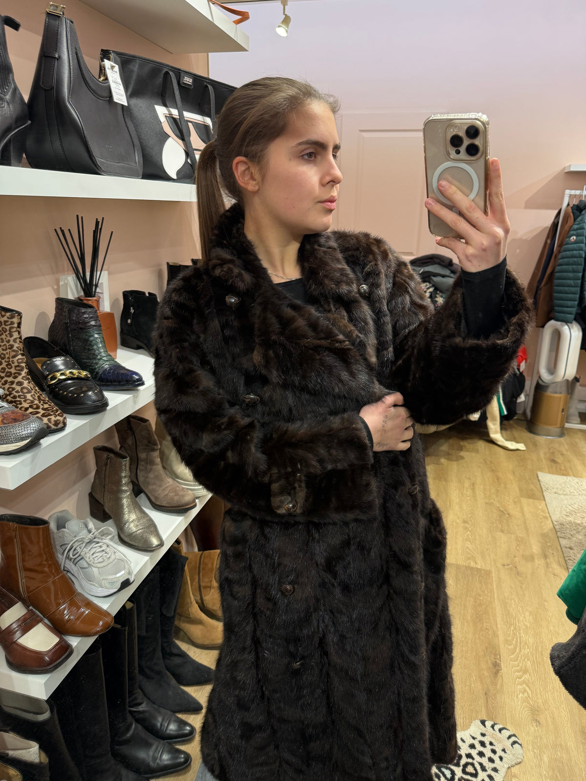 Manteau en vison marron Yves Saint Laurent T.40