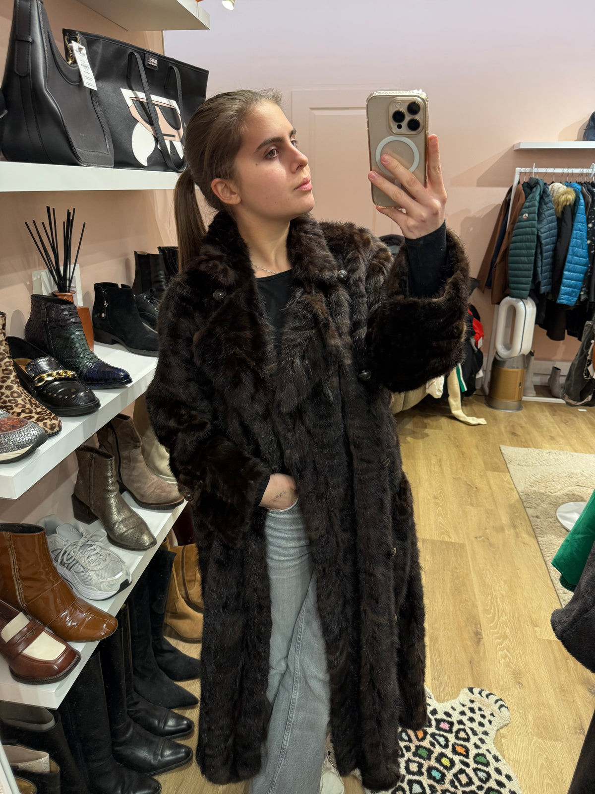 Manteau en vison marron Yves Saint Laurent T.40