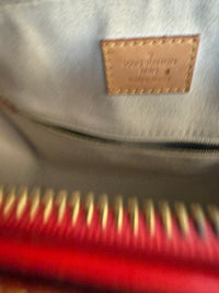 Louis Vuitton cuir Épi rouge doc MM