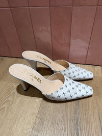 Mules blanches avec logo Chanel - T.36 1/2 13/09